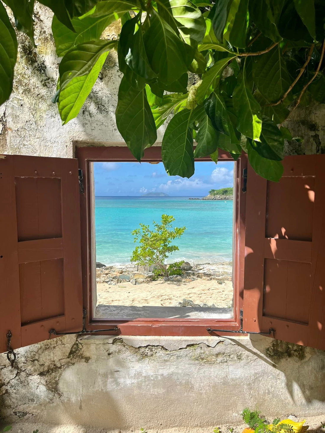 How to pack for a hot weather getaway